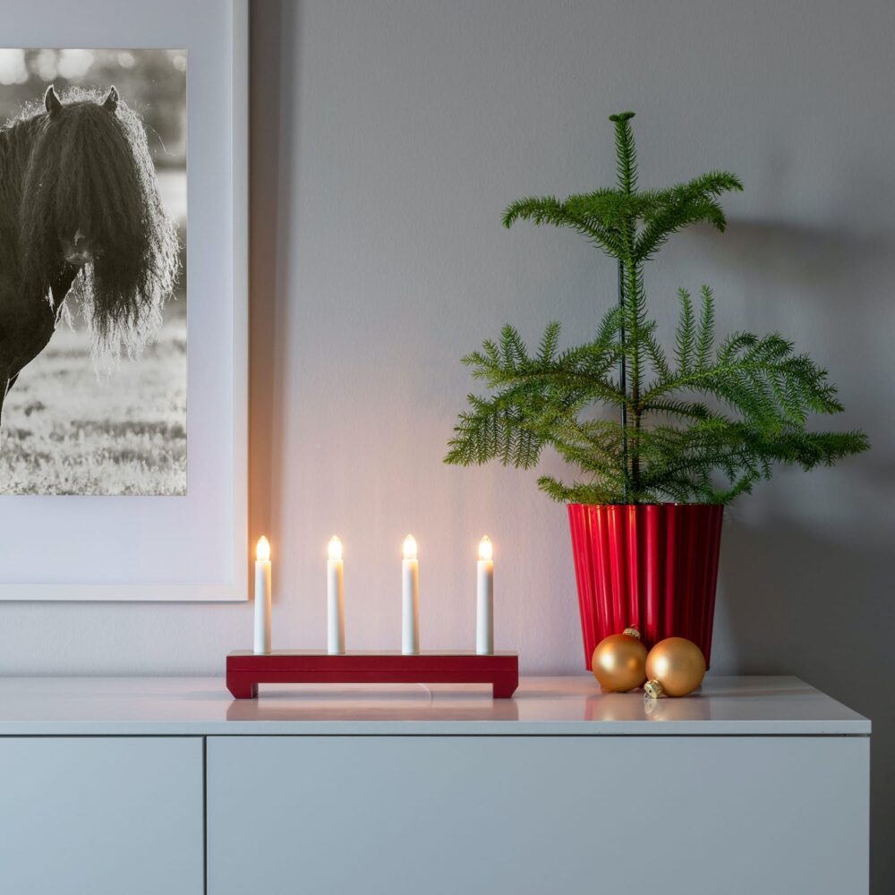 Adventsljusstake Röd Mässing 4L - Gnosjö Konstsmide 3986-580 Lampbutik I Centrala Göteborg - Lighty